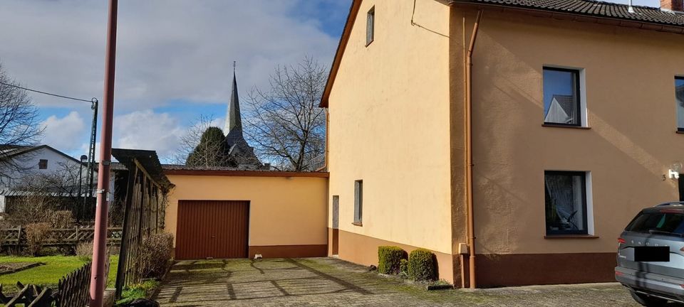 Einfamilienhaus mit Scheune auf großem Grundstück in Strohn in Gillenfeld