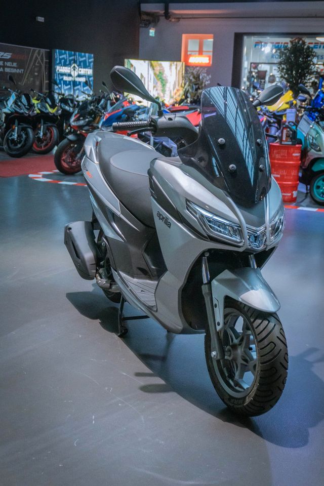 Aprilia SXR 50 E5 Silver **Ab dem 25.03.24 verfügbar** in Köln