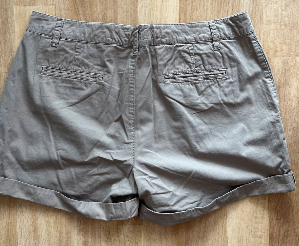 Shorts / Hotpants von Promod / Größe 42 in Elztal