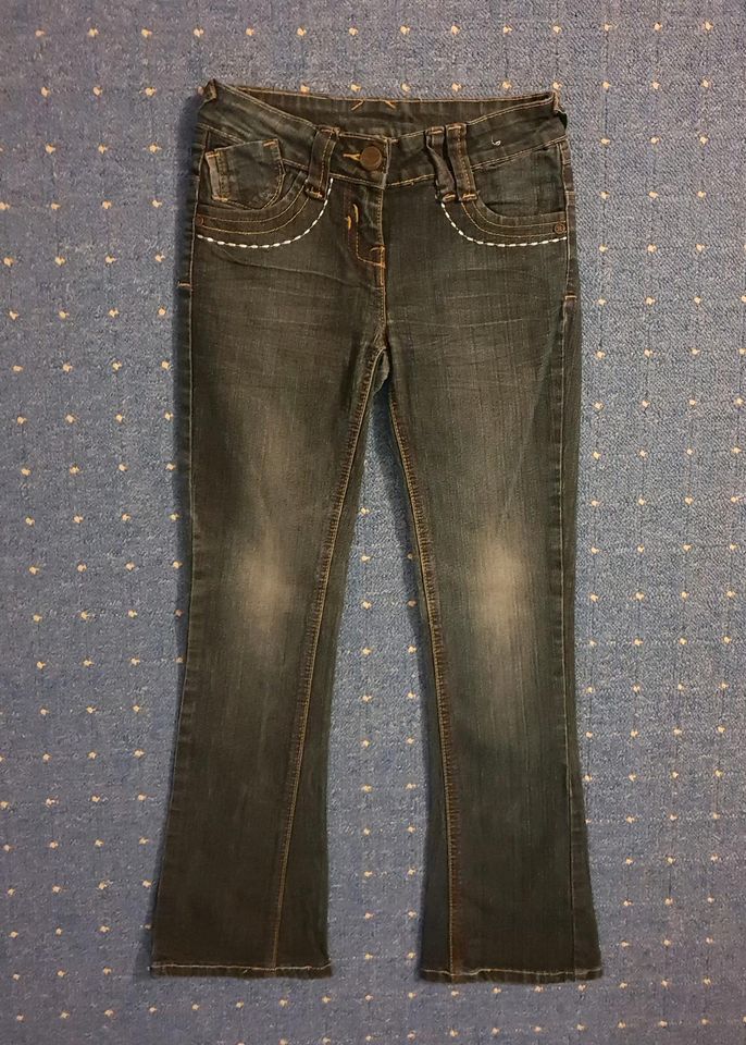 Stonewashed Jeans Schlaghose weiß bestickt Größe 140/146 in Bremen