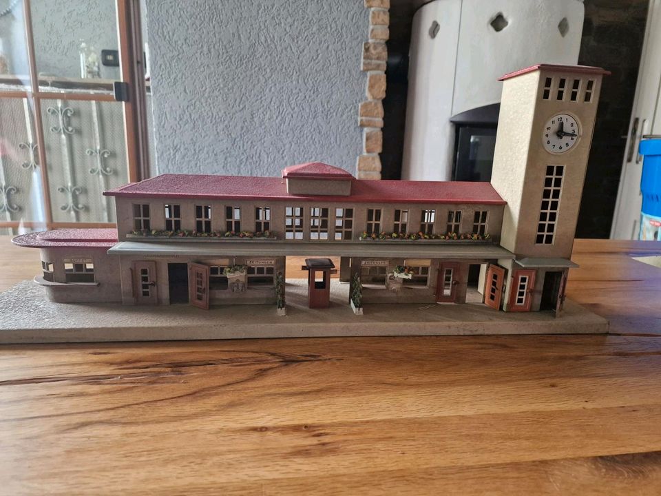 Kibri Bahnhof u. Güterschuppen 30er Jahre Blech in Dornburg