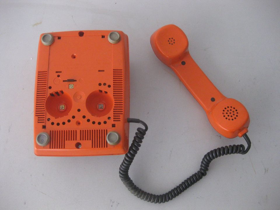 DDR Telefon mit Wählscheibe Alpha 521 in Orange in Bremen