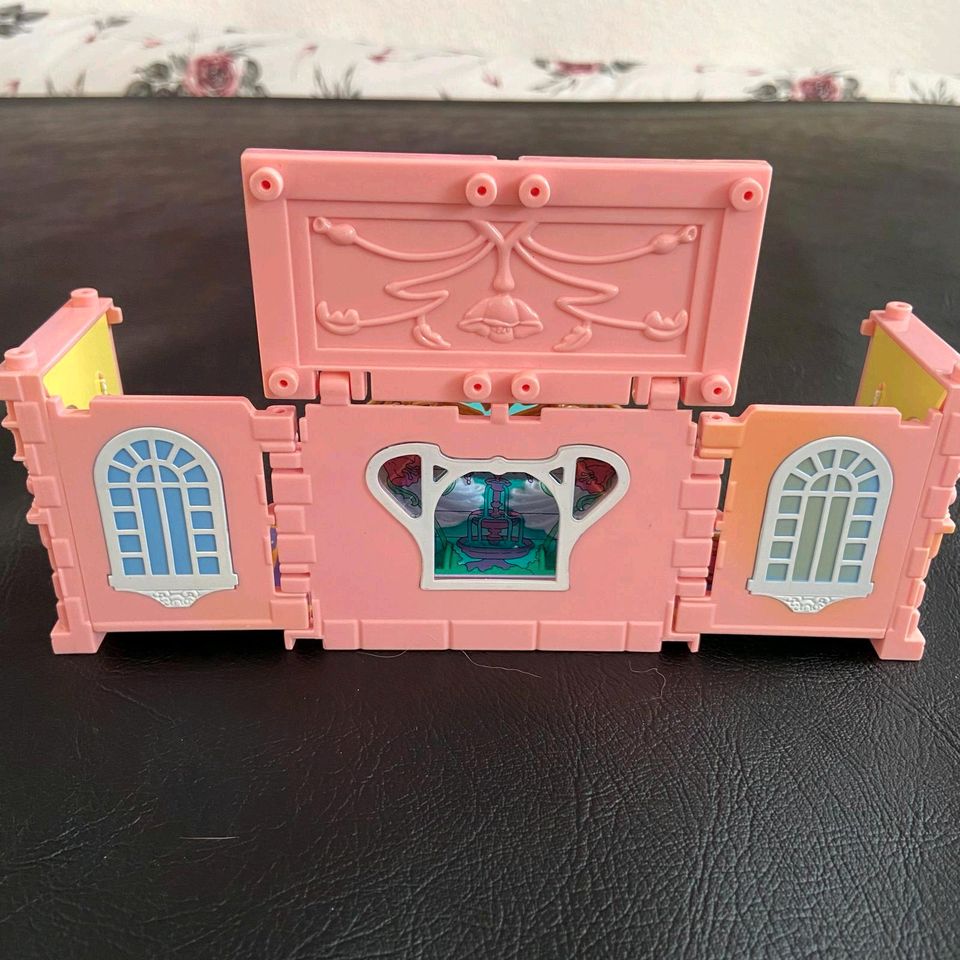 Polly Pocket Stapelvilla Haus Bluebird 1999 Wohnzimmer in Wernau