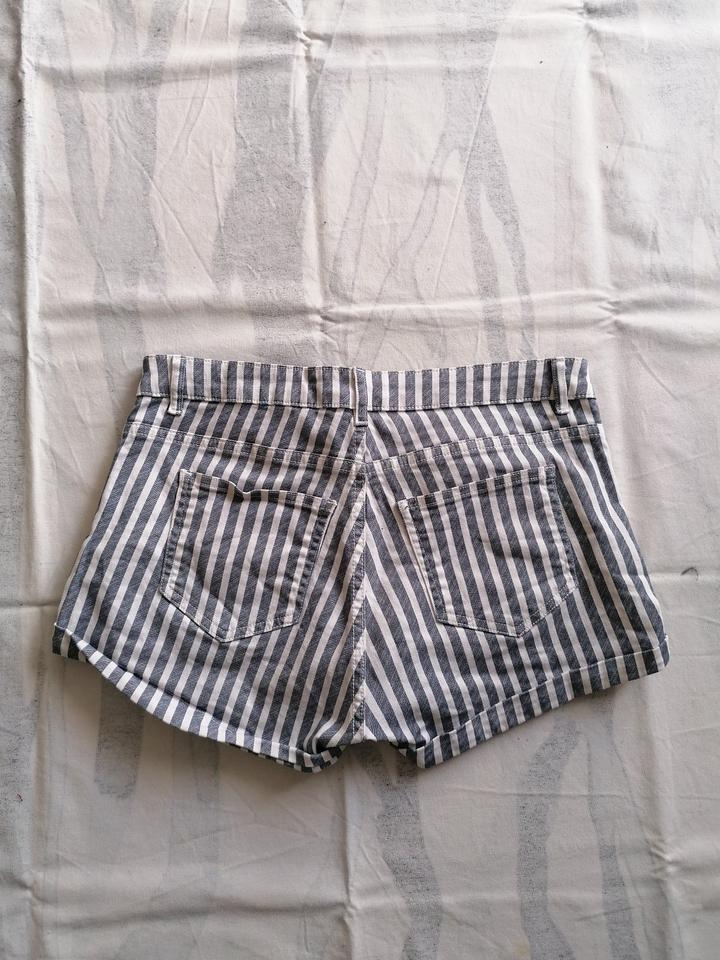 Jeans Shorts Hotpants mit Streifen blau weiß gestreift in Paderborn