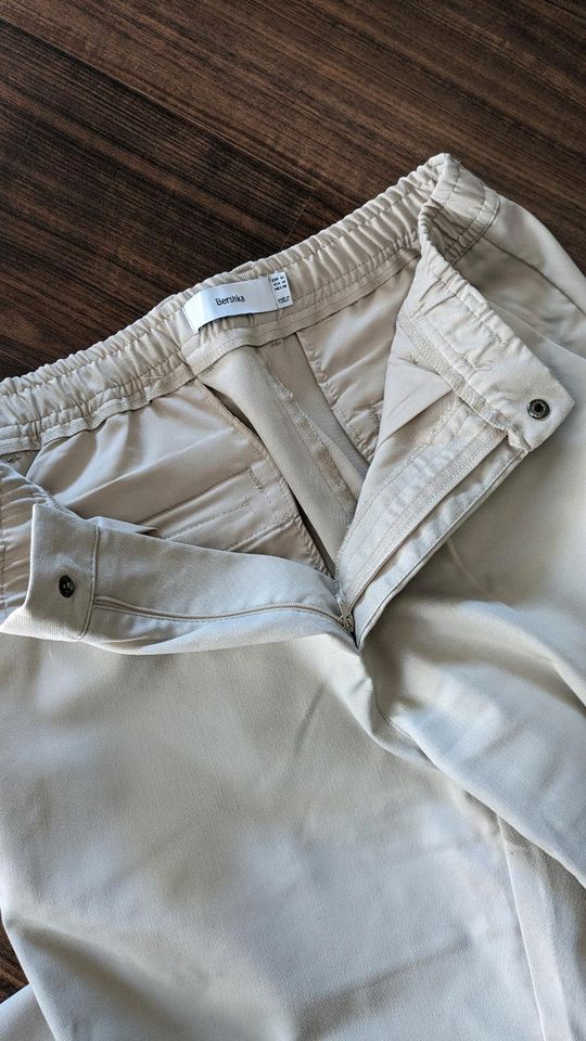 Bershka Tailored Pants Anzughose Bügelfalte in Erdweg
