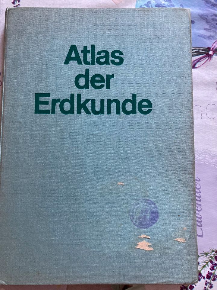 Atlas der Erdkunde aus DDR-Zeiten - 1966 in Erfurt