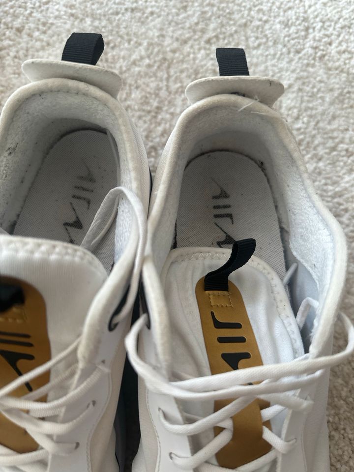 NIKE Sneaker weiß gold Gr.5,5 in Taunusstein