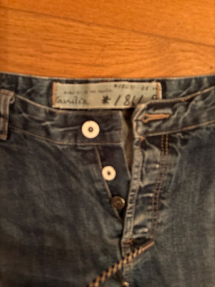 Vanilia Jeans Gr. 38 in Oberhausen