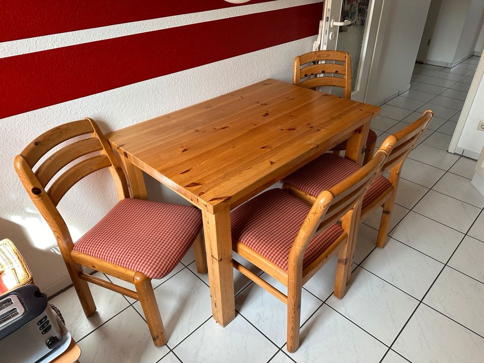 Essecke Sitzgruppe 5 Stühle 1 Tisch Fichte robust gepflegt in Nottuln