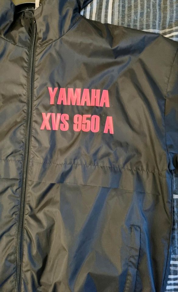 Motorrad Wind- und Regenjacke, Gr. XL, YAMAHA XVS 950 A in Bad Zwischenahn