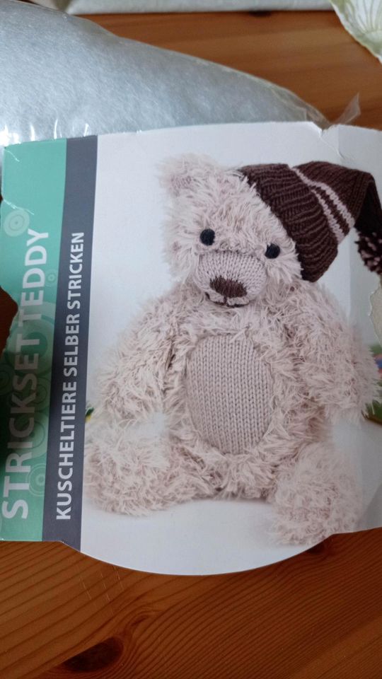 Strickset "Teddybär mit Mütze" in Leipzig