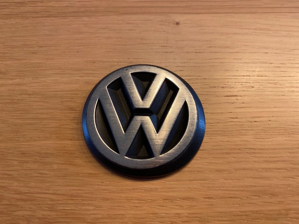 Volkswagen VW Emblem 1985 Golf 2 Jetta Passat VAG 191 853 601 B in Rosendahl