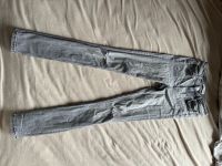 Graue Zara Skinny Jeans 32 Bayern - Regensburg Vorschau