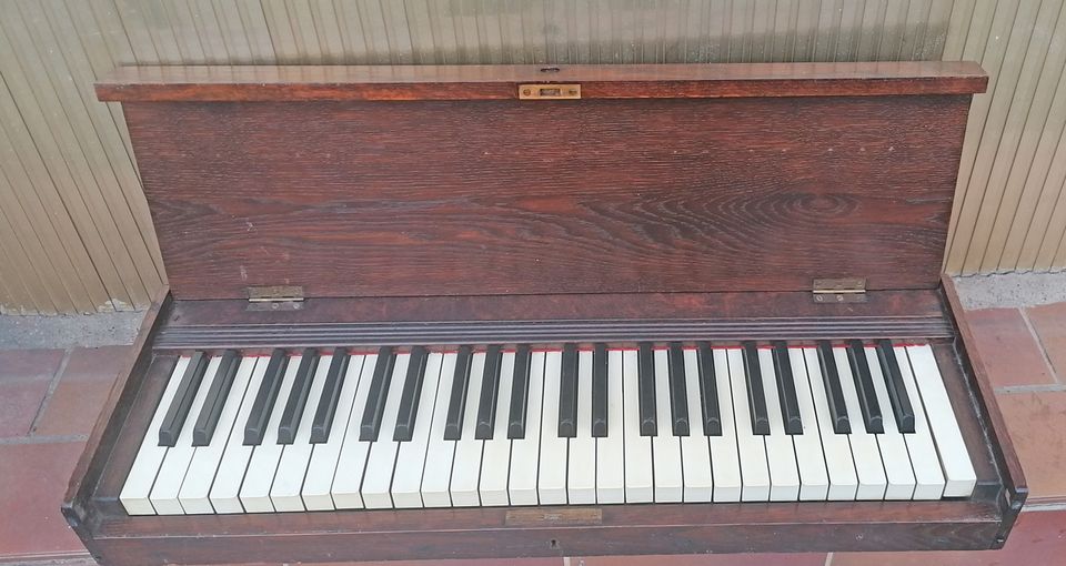 antikes stummes Klavier, Übungs Reiseklavier, stumme Tastatur in Berlin