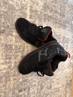 Dc Schuhe Schwarz und Rot München - Pasing-Obermenzing Vorschau