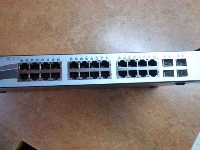 D-Link DGS-1210-24 24-fach Switch plus 4 Glasfaser Ports in Isernhagen