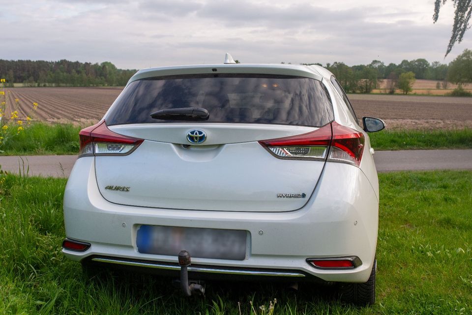 Toyota Auris Hybrid 1,8l Stufenlose Automatik in Reppenstedt