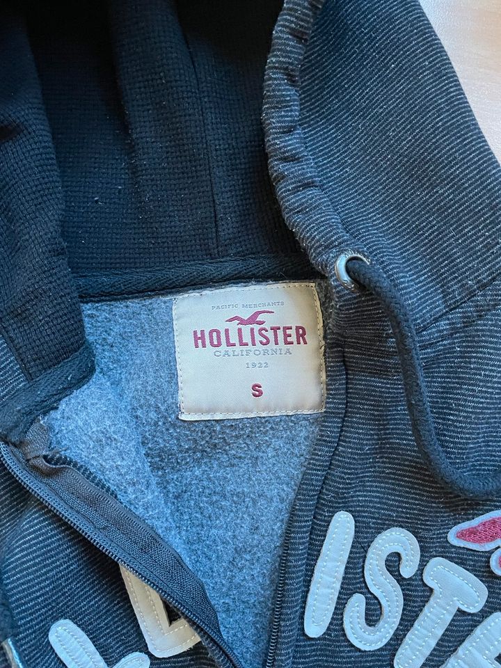 Hollister Jacke dunkelgrau in S in Leverkusen