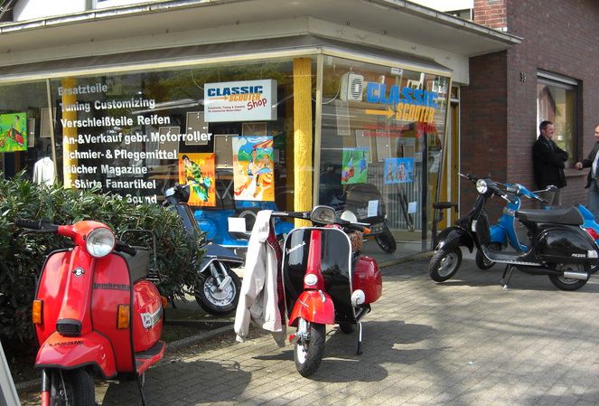 Kinderroller Vespa PX, rot neu 12V in Bottrop