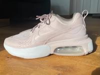 Nike Air Max Verona Sneaker (Größe 40.5, Farbe: Barely Rose) Bayern - Seefeld Vorschau