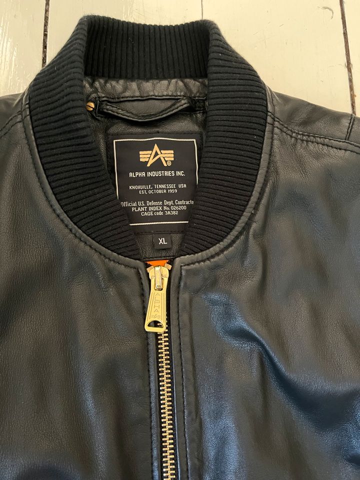 Alpha industries XL MA-1 Leather LW  Leder Bomberjacke in Berlin