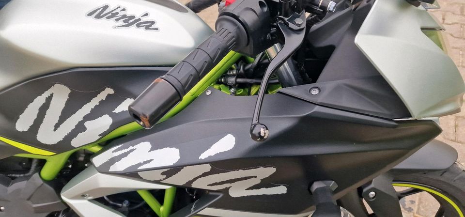 Kawasaki Ninja 125  Tüv 05/2025 angemeldet sofort startklar. in Meckenbeuren