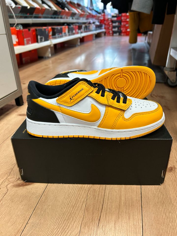 Jordan 1 Low FlyEase GS in Essen