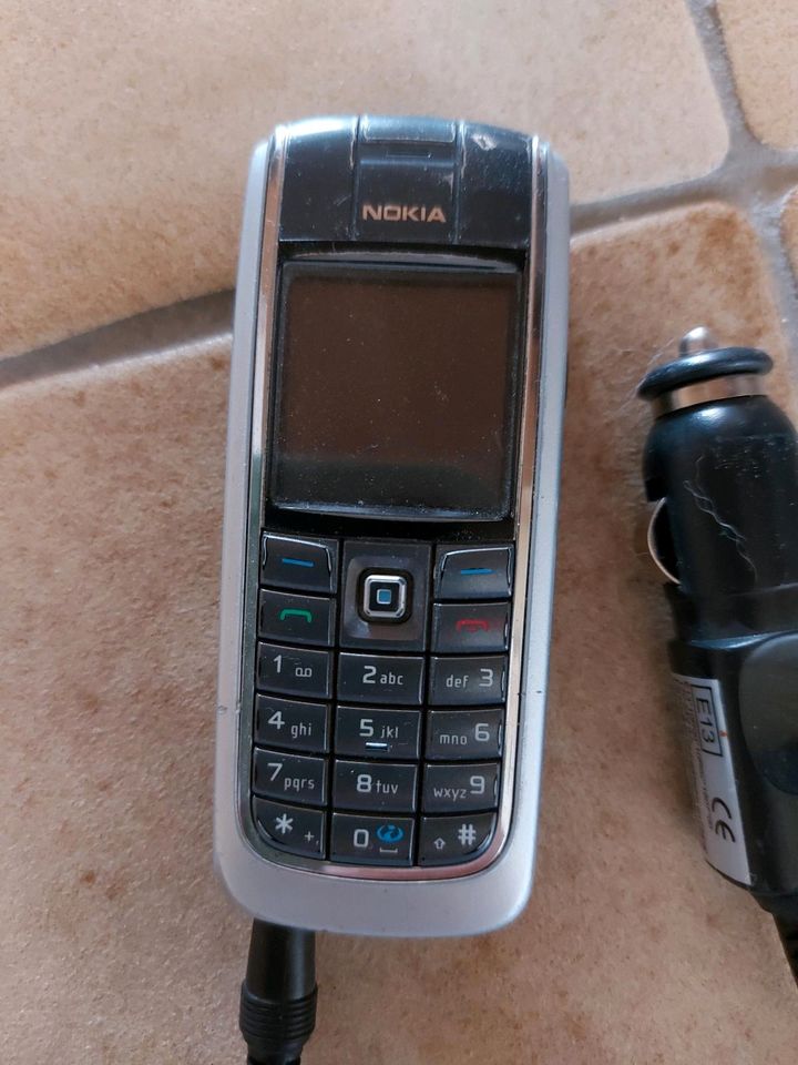 Nokia 6020 mit Autoladekabel in Aßlar