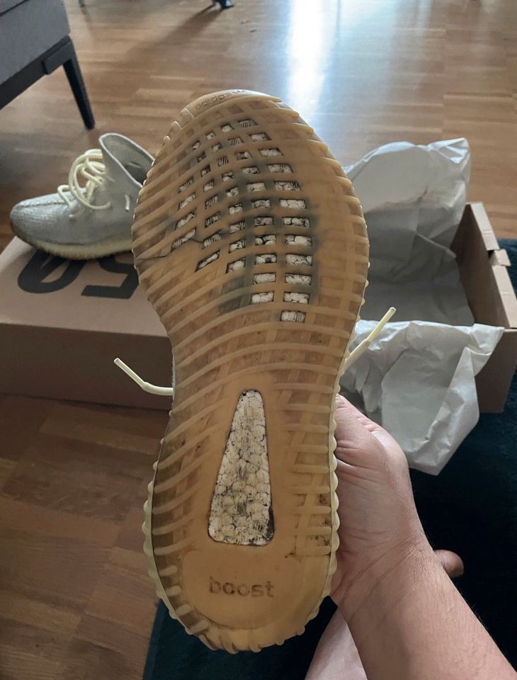 Adidas Yeezy 350 V2 Butter in Berlin