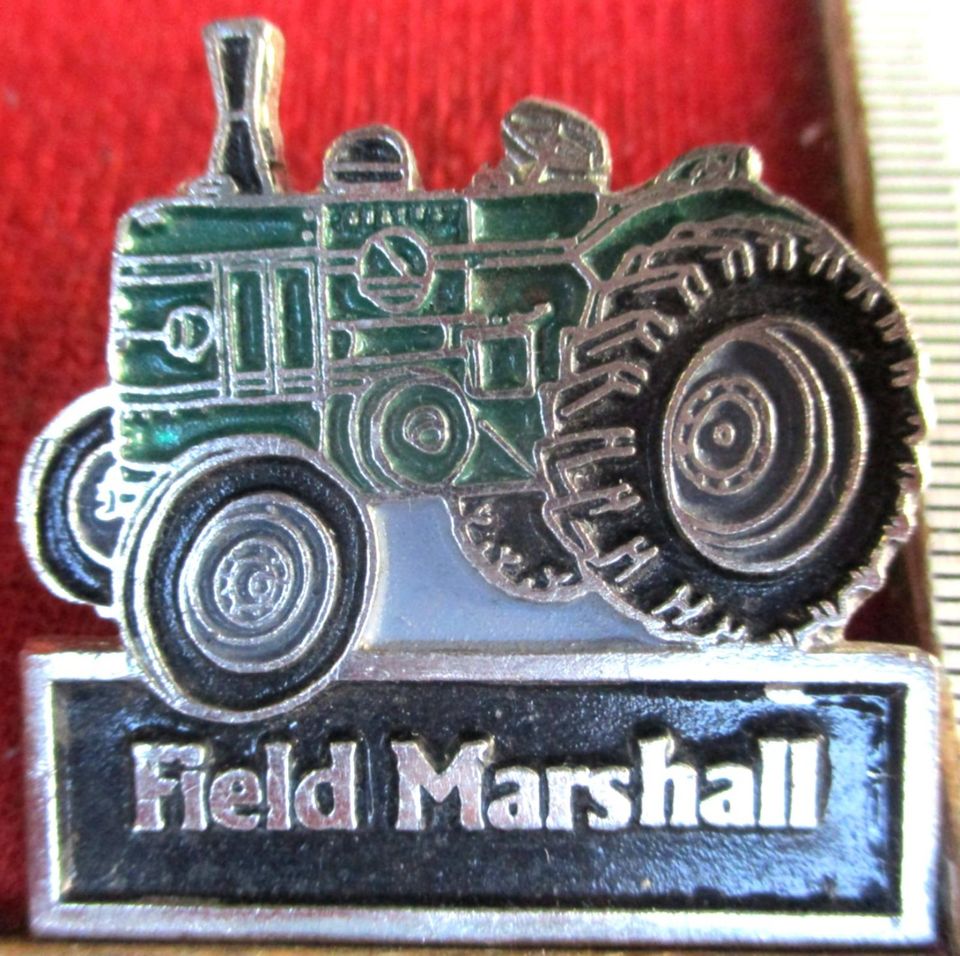 Field Marshall Trecker GB Traktor Abzeichen Orden Pin Made in Ger in Hoya