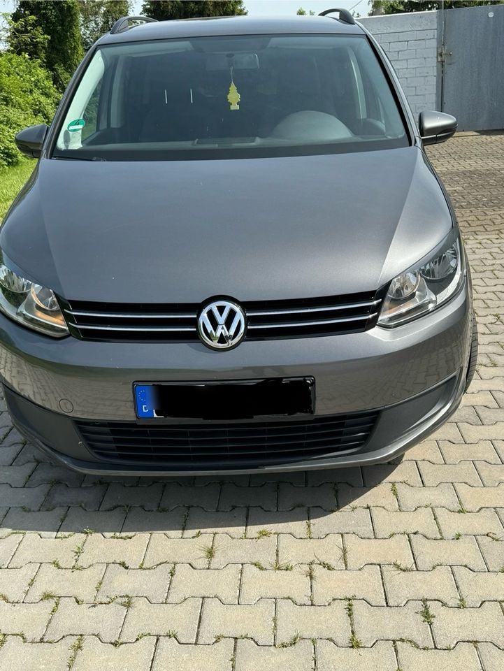 VW Touran 1,6 TDI Euro 5 in Karlsruhe
