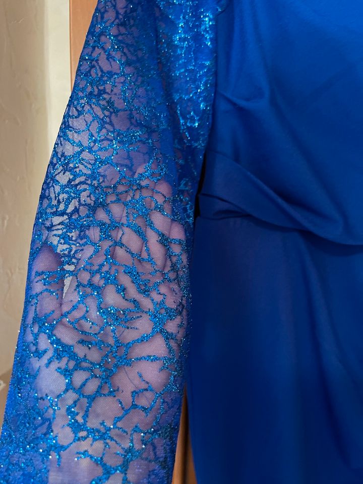 Kleid blau Gr. 42 mit Stola in Hannover
