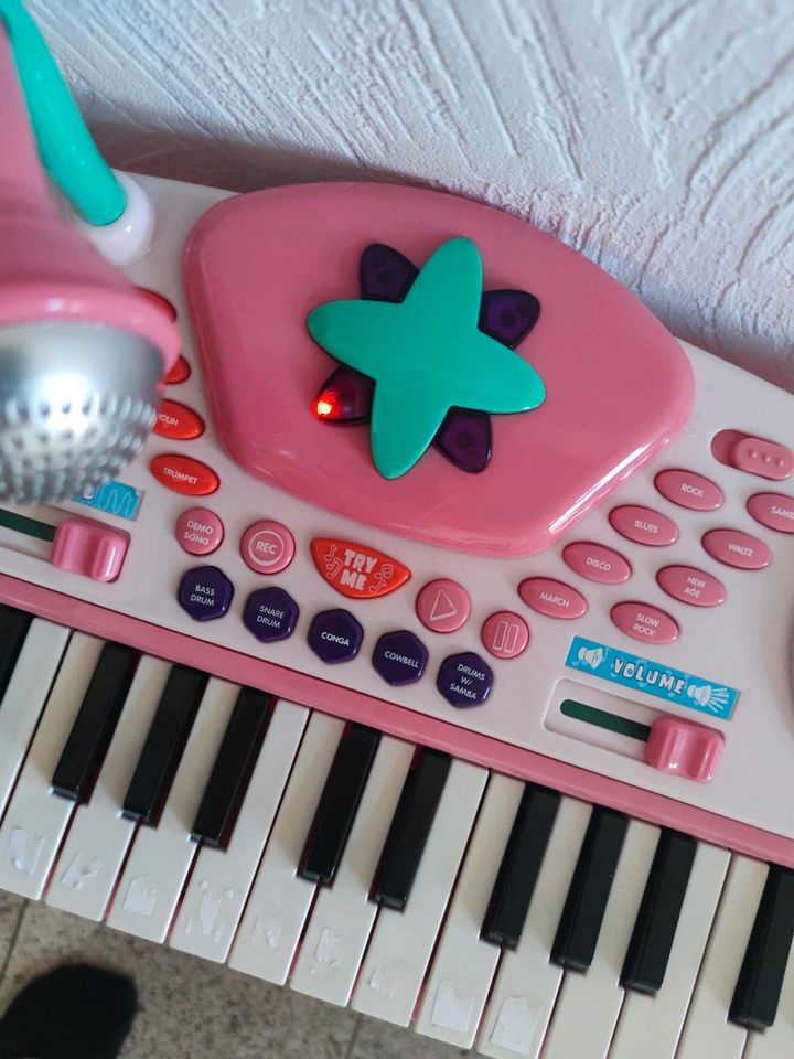 Kinderklavier Keyboard mit Mikrofon und Hocker in Bad Friedrichshall