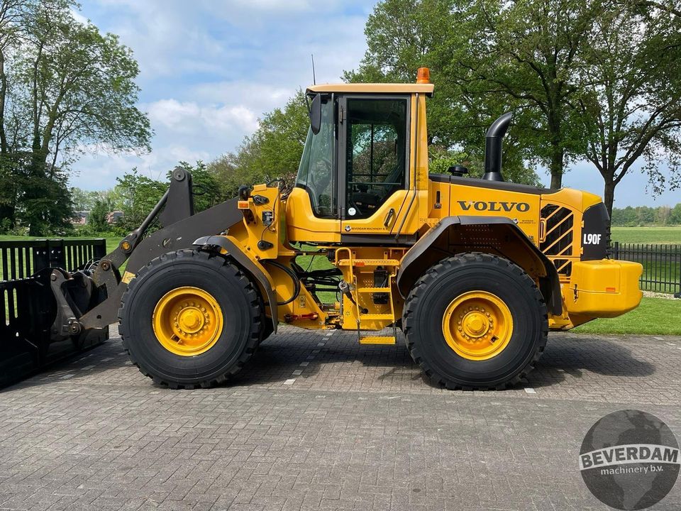 Volvo L90F Radlader in Uelsen