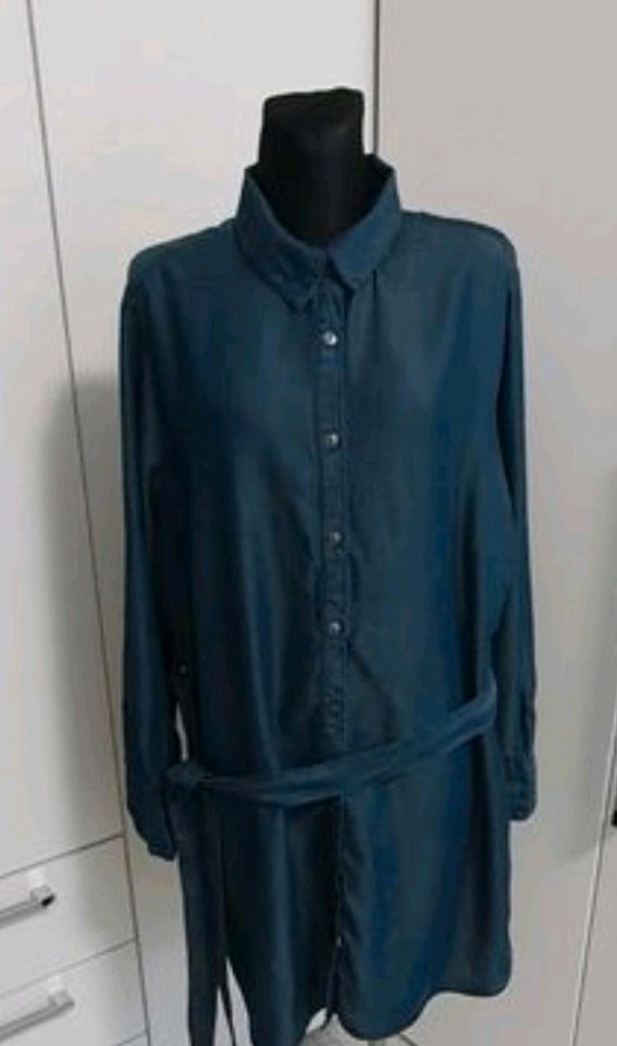 Kleid Jeanskleid Große 50/52 in Paderborn