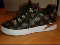 Guess Sneaker, Schuhe, gold, schwarz, Größe 41, Turnschuh, lässig Hessen - Hadamar Vorschau