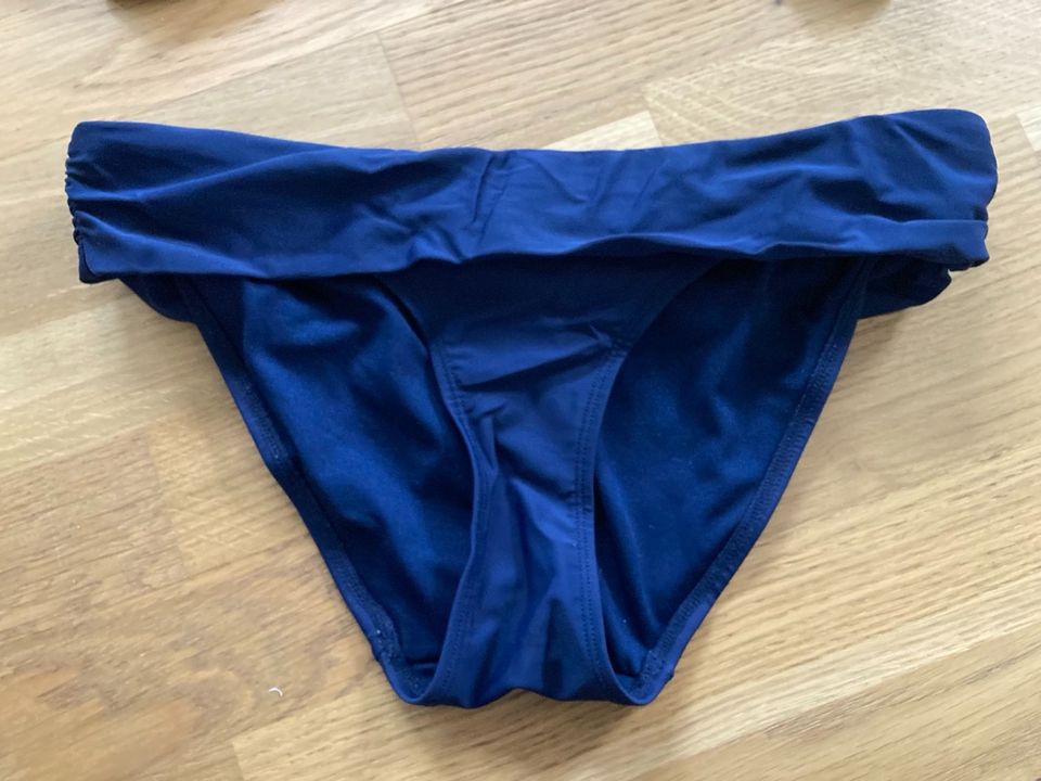 Bikini Hunkemöller Größe M 38 dunkelblau in Gescher