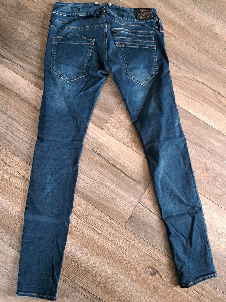 Herrlicher Jeans Damen Gr. 30/32 in Sülfeld