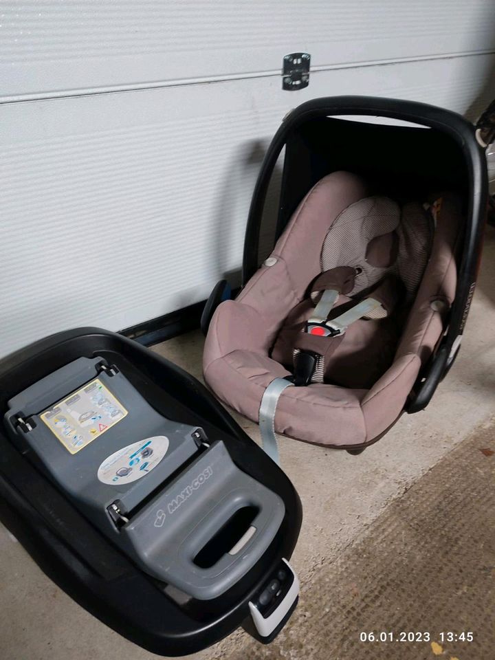 Maxi Cosi Pebble mit Isofix Station in Landau in der Pfalz