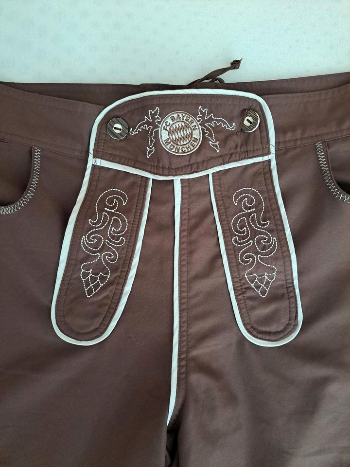 FC Bayern München Badeshorts Design Lederhose Badehose - Größe M in Flensburg