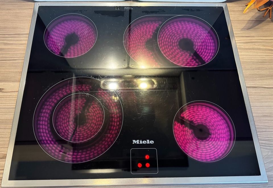 Miele Backofen mit Ceranfeld in Mülheim (Ruhr)