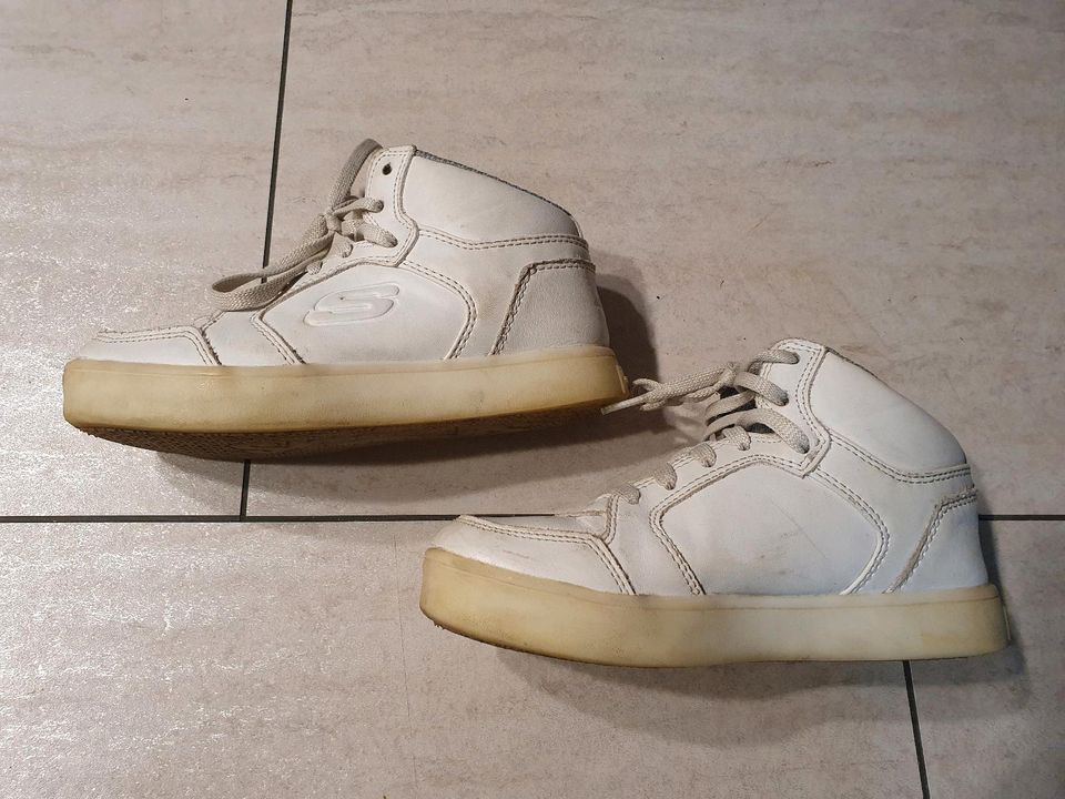 Weiße Sneakers Gr  33,5 in Wasbüttel