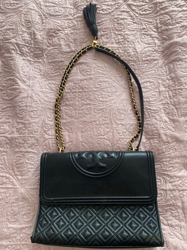 TORY BURCH Fleming MEDIUM Handtasche, schwarz in Reutlingen