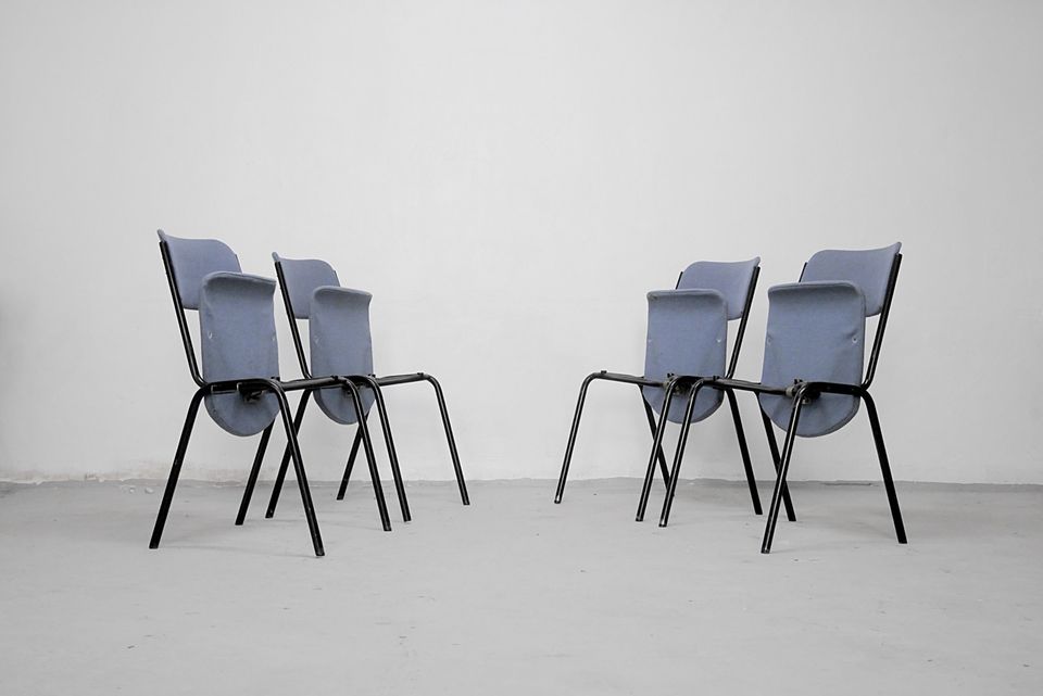 1/20 Theater Stühle Industrial Blau Polster Chairs Stahlrohr in Berlin