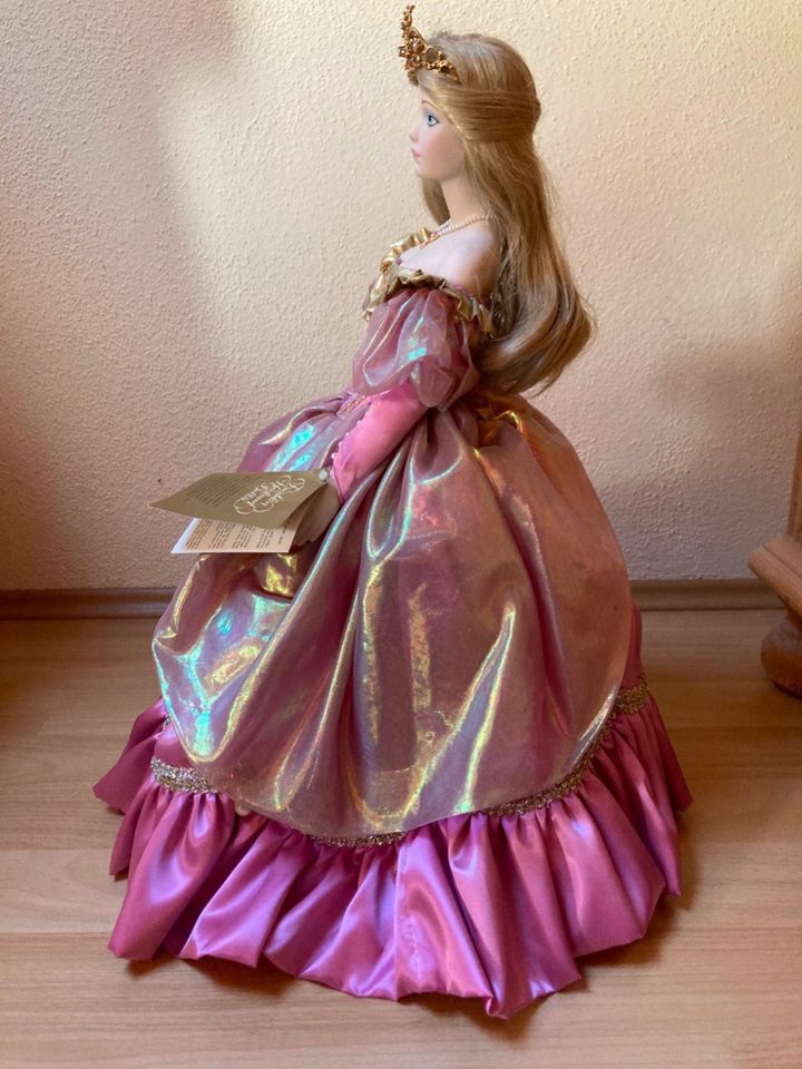 Porzellanpuppe "Cinderella" von Franklin Heirloom Dolls in Grafing bei München