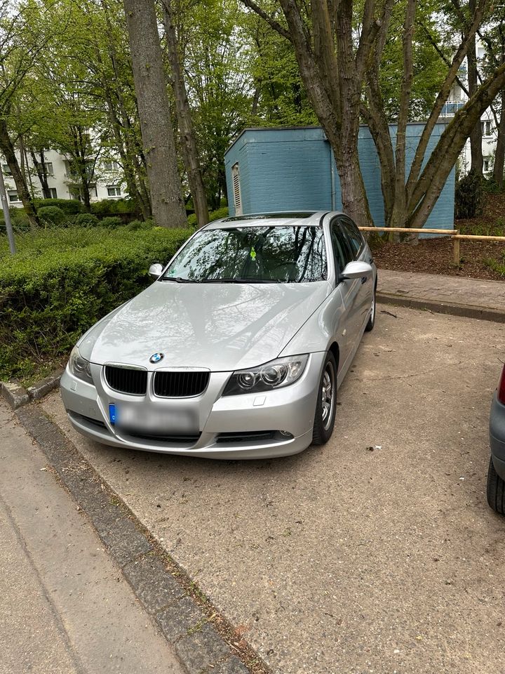BMW 320i Sitzheizung Klimaanlage SCHECKHEFT in Frankfurt am Main