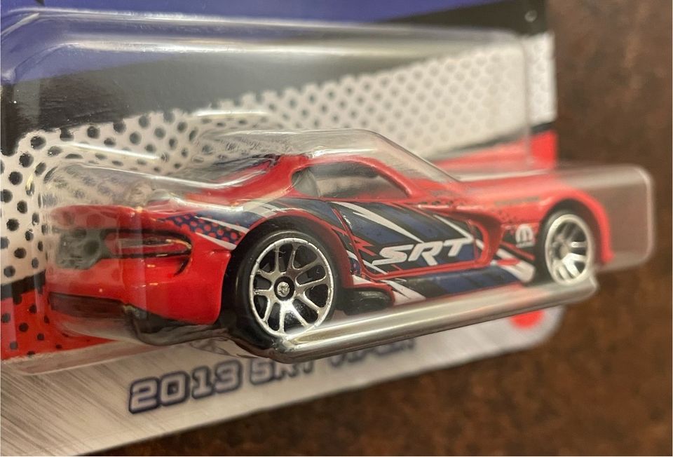 OVP Hot Wheels Stars & Stripes 2013 DODGE VIPER SRT 1:64 in Erfurt