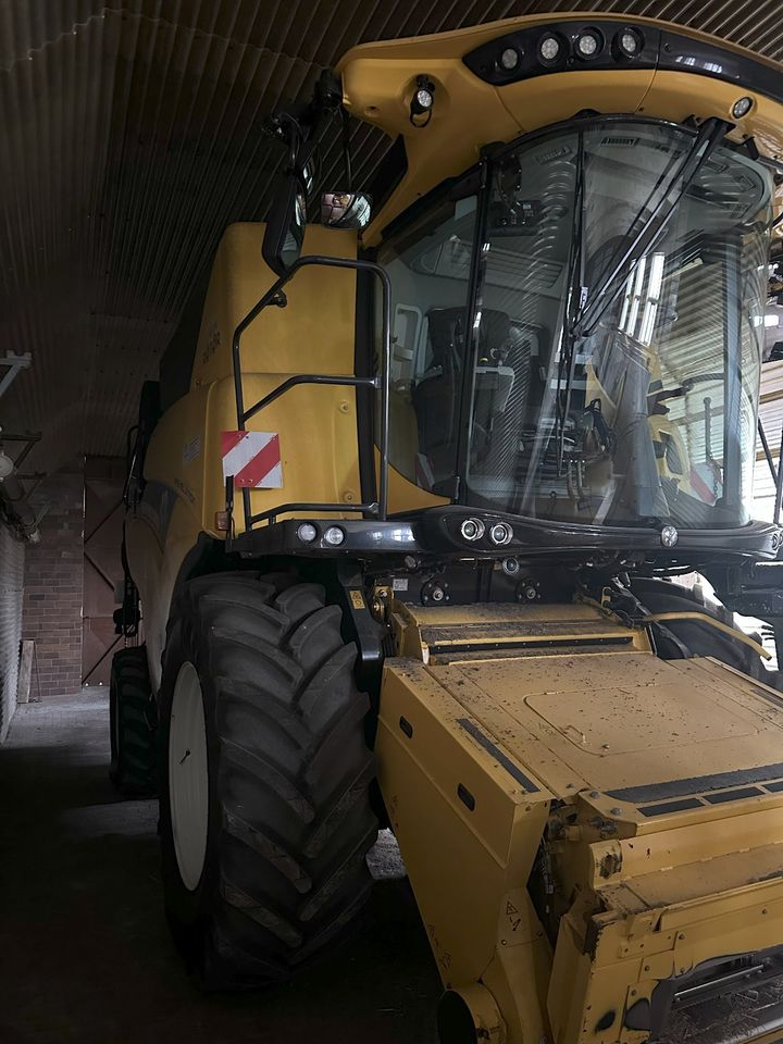 New Holland CR 8.90 Top Zustand ! in Beelitz