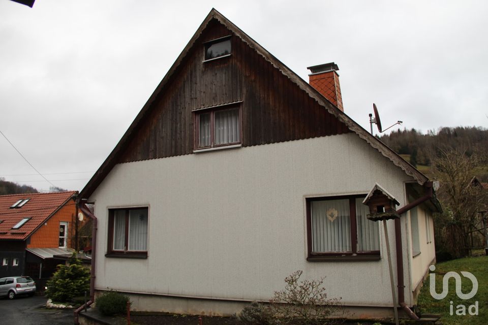 Charmantes Einzelhaus mit vielseitigen Möglichkeiten zur Gestaltung und Entwicklung. in Schönbrunn (bei Hildburghausen)