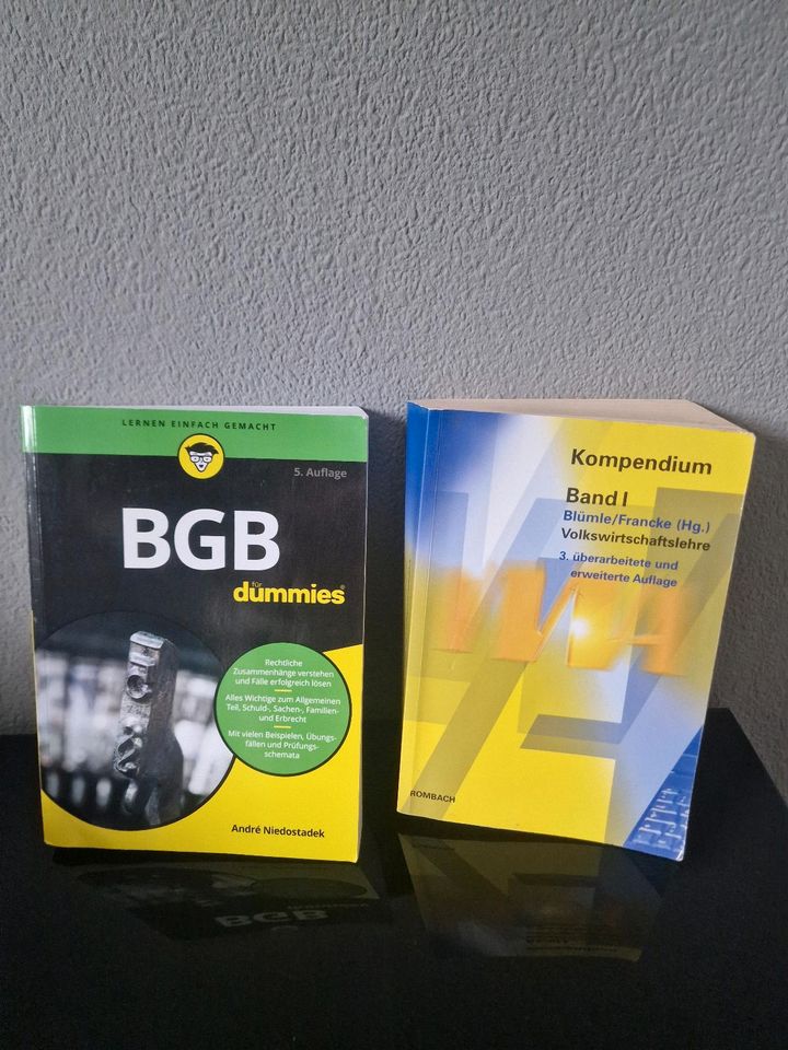 BGB und VWL Lernbücher in Denzlingen